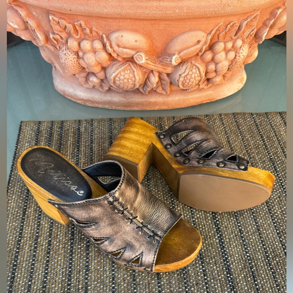 Matisse Rare Distressed Gray Leather Clogs NWOT